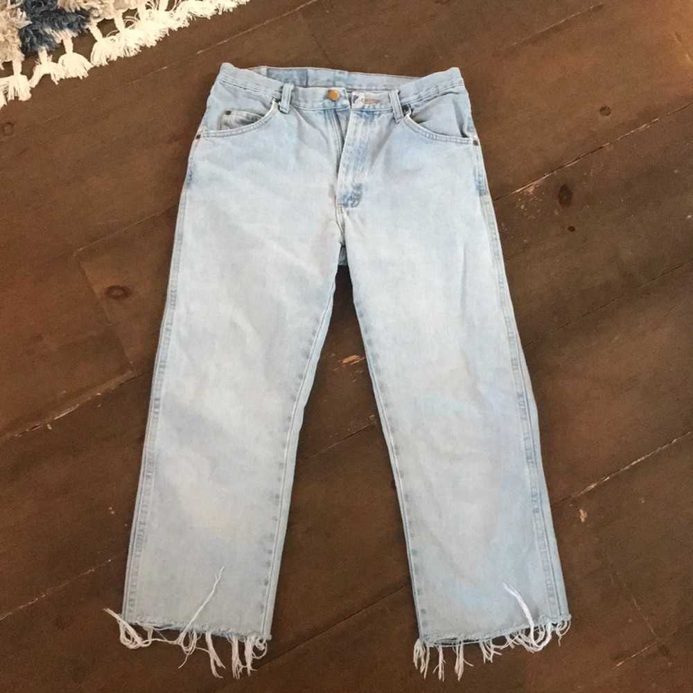 Adorable frayed Wrangler jeans